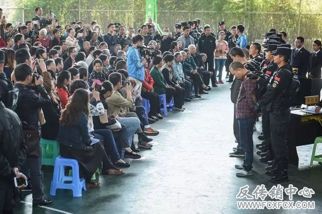 四位傳銷的受害者向你講述他們49800元的親身經歷