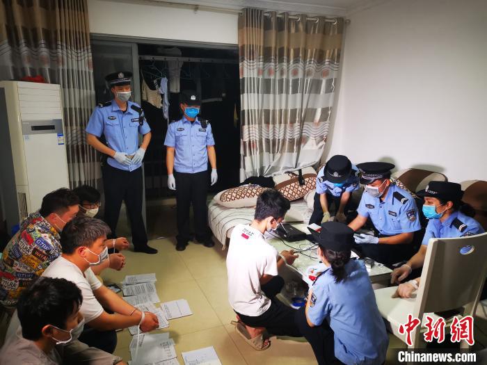 登記信息 唐運鵬 攝